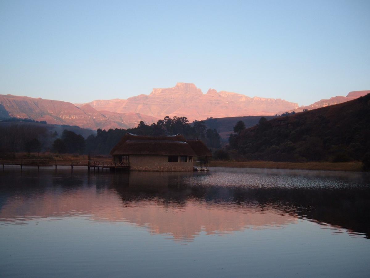 Dragon Peaks Mountain Resort Champagne Valley المظهر الخارجي الصورة